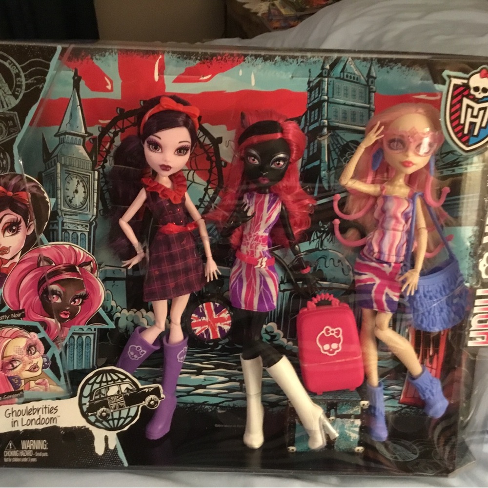 Monster High  Dolls 3Pack ghoulebrities in London Sealed Ship